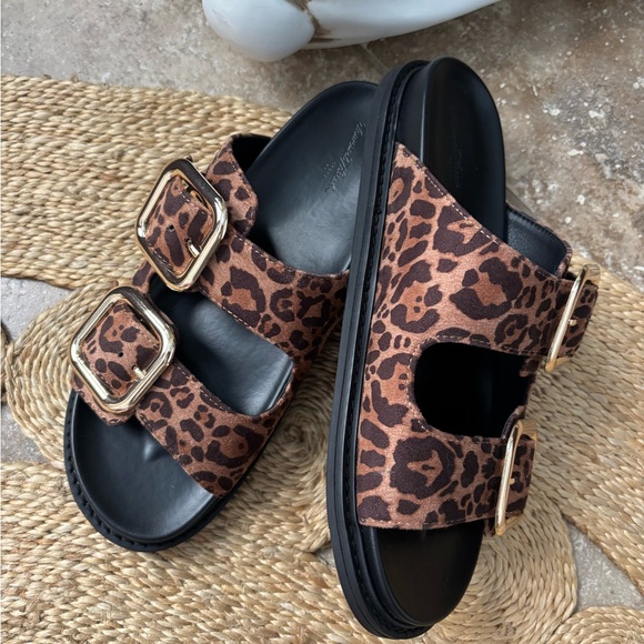 Leopard Slides
Size 8.5 - Picture 3 of 7